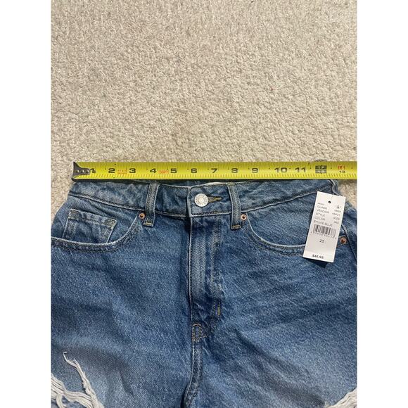 NWT Pacsun Women's Size 25 Distressed Cuffed Hem Denim Mom Shorts Sylvie Blue - Picture 3 of 13